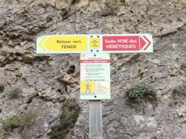 Segnale per il 2° tratto di Ferrata (23126 bytes)
